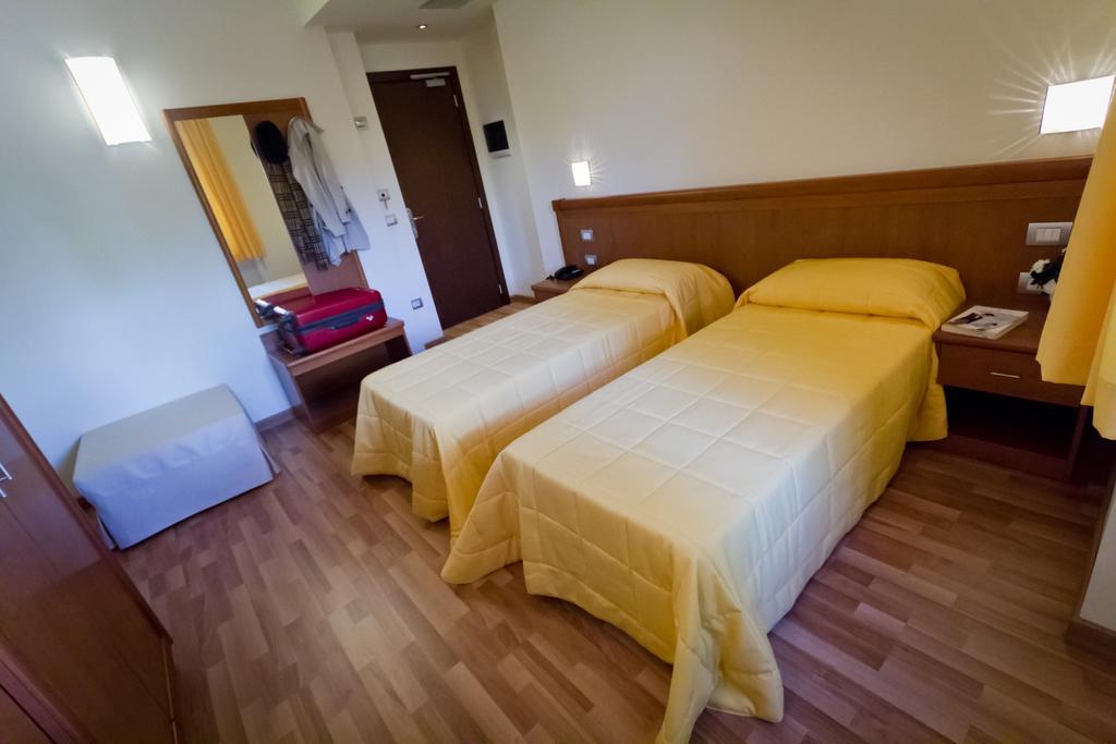 Hotel Donnini Assisi Room photo